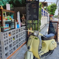 หน้าร้าน กาแฟชวนชง