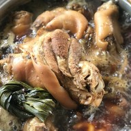 ร้านข้าวขาหมูเจ๊เปิ้ล