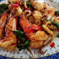 เมนู กะเพราแท้ ร้านยิ่งเจริญ สาขาสำนักงานที่ดินบ้านโป่ง