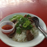 เมนูของร้าน ก๋วยเตี๋ยวหมูตุ๋น
