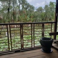 บรรยากาศ ร้านก๋วยเตี๋ยวท่าเรือป้าติ๊ด