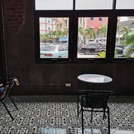 บรรยากาศ MarKoff Coffee บีฮายเดอะวอล