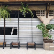 บรรยากาศ MarKoff Coffee บีฮายเดอะวอล