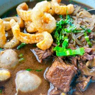 เมนูของร้าน ก๋วยเตี๋ยวเรือเฉินหลง ถนนแสงจันทร์