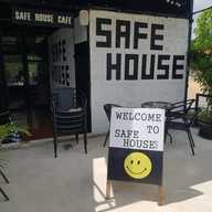 บรรยากาศ Safe House Cafe : The Hideaway Theory