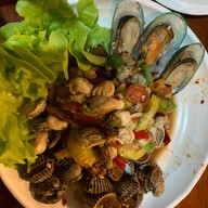 เมนูของร้าน ส้มตำโซลาว ศิริมังคลาจารย์
