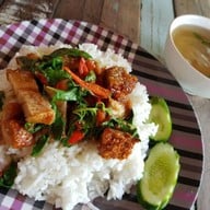 สังวาลย์หมูกรอบ