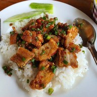 สังวาลย์หมูกรอบ