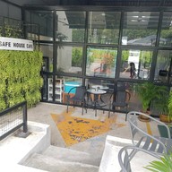 บรรยากาศ Safe House Cafe : The Hideaway Theory