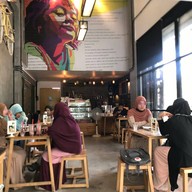 บรรยากาศ TAJONG by…FOLLOW ME - dessert & coffee (Halal food) TAJONG by…FOLLOW ME - dessert & coffee (ฟอลโล่ว์ มี)