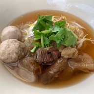 ก๋วยเตี๋ยวเนื้อตุ๋นเจริญพาณิช สาขา 3