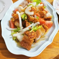 สังวาลย์หมูกรอบ