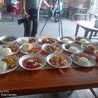 ครัวจ๋าหลังตลาดกรุงธน