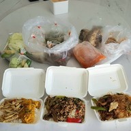 ป้าฟ้า หมูย่างยำ & กับข้าวกับปลา Pafah