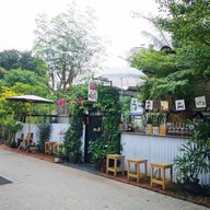 หน้าร้าน ชงนวล Cafe