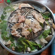 อิ่มเอมหมูกระทะ