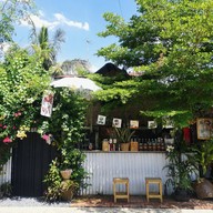 หน้าร้าน ชงนวล Cafe