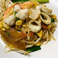 เฮียดำ! ผัดไทยไฟลุก@ สุขุมวิท38