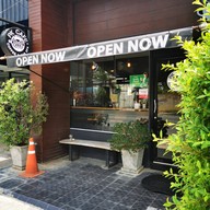 หน้าร้าน PK CAFE Coffee & Car Spa