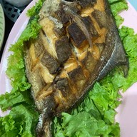 บ้านไม้ชายน้ำ
