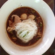 ก๋วยเตี๋ยวเรือสายรุ้ง