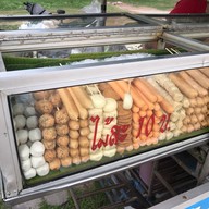 ลูกชิ้นทอดร้านน้าอ้วน