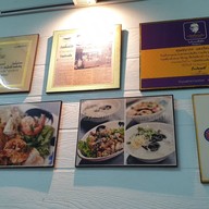 เมนู ก๋วยเตี๋ยวคั่วไก่ชามเปล