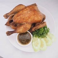 ขาหมูกรอบ-ไก่ย่าง สันมะเฟือง
