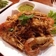 โรงเตี๊ยม 8 ริ้ว ฉะเชิงเทรา