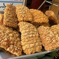 ขาหมูกรอบ-ไก่ย่าง สันมะเฟือง