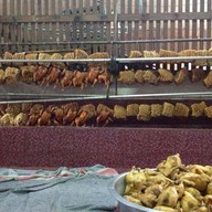 ขาหมูกรอบ-ไก่ย่าง สันมะเฟือง