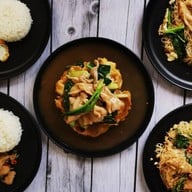 4 แยก 3 ย่าน ราดหน้าหมูนุ่ม