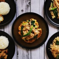 4 แยก 3 ย่าน ราดหน้าหมูนุ่ม