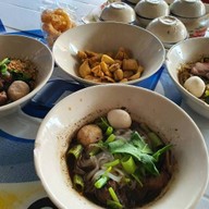 ก๋วยเตี๋ยวเรือแม่นงเยาว์