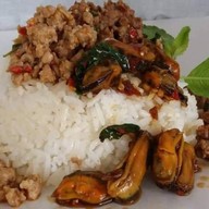 กระเพรา by Pum สนามบินน้ำ สนามบินน้ำ