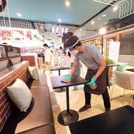 STREET CHURROS CentralWorld ชั้น 6 ( ด้านหน้า ZEN Department Store )