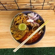 ร้านทิศเหนือ น้ำเงี้ยว-ข้าวซอยไก่ ข้าวหมูทอด