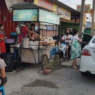 หน้าร้าน รถเข็น ผัดไทย-หอยทอด ประชาอุทิศ 90