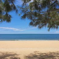 Coco Pino Ban Krut Beach Resort