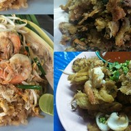 ร้านผัดไทยหอยทอดร่มเกล้า(หน้าตลาดกลาง)