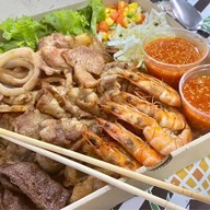 เปี๊ยกหมูกระทะ ย่างให้พร้อมทานเริ่มต้ม 65  บาท 🔥🔥                    อาหารจานเดียว  จานด่วน หมูย่าง กุ้งเผา สุกี้ หมูกระทะ ชาบู