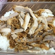 หมูทอดเจ๊จง เอฟวายไอ เซ็นเตอร์ (FYI Center)