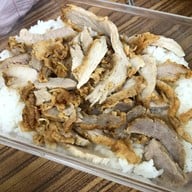 หมูทอดเจ๊จง เอฟวายไอ เซ็นเตอร์ (FYI Center)