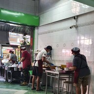 ข้าวมันไก่นายธง สาธุประดิษฐ์