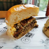 เมนูของร้าน Bun Meat and Cheese เดอะคอมมอนส์ ศาลาแดง