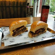 เมนูของร้าน Bun Meat and Cheese เดอะคอมมอนส์ ศาลาแดง