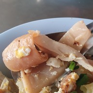 เมนูของร้าน ก๋วยเตี๋ยวคั่วไก่-หมู ตรอกสุกร