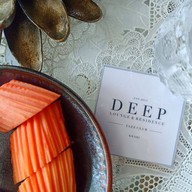 Deep Lounge & Residence
