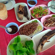 หม่ำสมุนไพร อาหารอีสาน ถนนลาดปลาเค้า 21