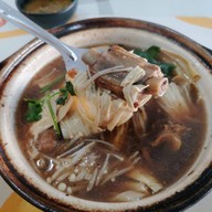 เมนูของร้าน เสรีแต่เตี้ยม ตลาศาลเจ้า